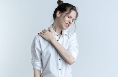 young aching blonde russian girl holds shoulder isolated on white background with copy space SSUCv3H4sIAAAAAAAACpyRwW7DIAyG75P2DhHnRkpC2kZ9lWoHhzgJKoUKyKap6rvPQKg474Y/27/9m+fnR1WxEZwU7FI9Q0SxVGpz3oKXRhNuDju3qCe0JcFJemMlqBKO4MWq4Y4E9aZUwK+YZM6D3xy6MGxHAjwupJHgWyJtdE1xlRMxSR2UYuxQMLeNkWWUxP/VmR5f2Q0sqMVvXLgwYlEhJCPXVMpuPx7tvbQG2yRN4erbCFChgBdKDyuF1EvRZvwar5zbhNm0t2GF9+ZMGfOAUYUTz6SJma/gHJVPmReDBP2puRdztPHRwK7KJvqJELa860+ntuH81DdD13XtXpB+b5WkE9fJQhSLm5xK6zJswHjDRY8c6n7Goe6PfKyH5oz1eejOx2M3t+040+FffwAAAP//AwA5ek/OhwIAAA==